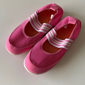 Lands’ End youth water shoes, size 13